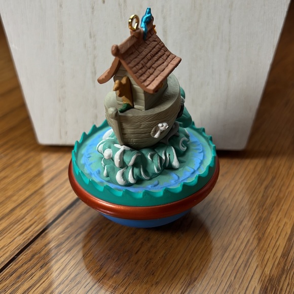 Hallmark Noah’s ark ornament. Signed - Picture 4 of 6